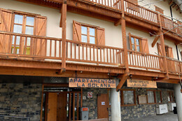 APARTAMENTOS SOLANA, HOTEL TAULL & ROMANIC