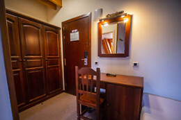 APARTAMENTOS SOLANA, HOTEL TAULL & ROMANIC