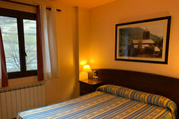 APARTAMENTOS SOLANA, HOTEL TAULL & ROMANIC