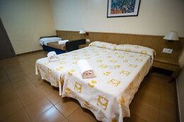 APARTAMENTOS SOLANA, HOTEL TAULL & ROMANIC