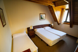 APARTAMENTOS SOLANA, HOTEL TAULL & ROMANIC