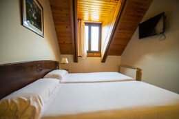 APARTAMENTOS SOLANA, HOTEL TAULL & ROMANIC