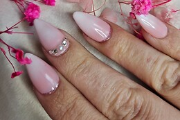 Du Bout des Ongles by Thais