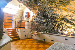 CASA CUEVA EL PERUCHO